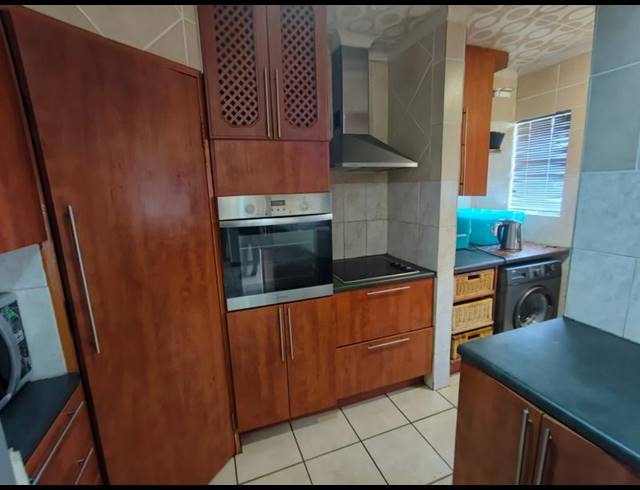 3 BEDROOM TOWNHOUSE FOR SALE IN CHANTELLE